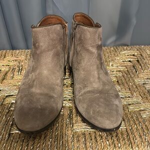 Size 8.5 Sam Edelman taupe booties